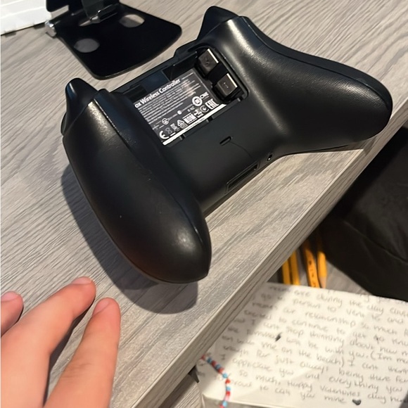 2 Xbox controller’s - Picture 3 of 6